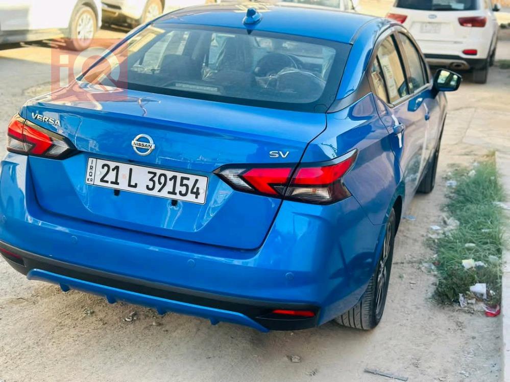 نيسان فيرسا